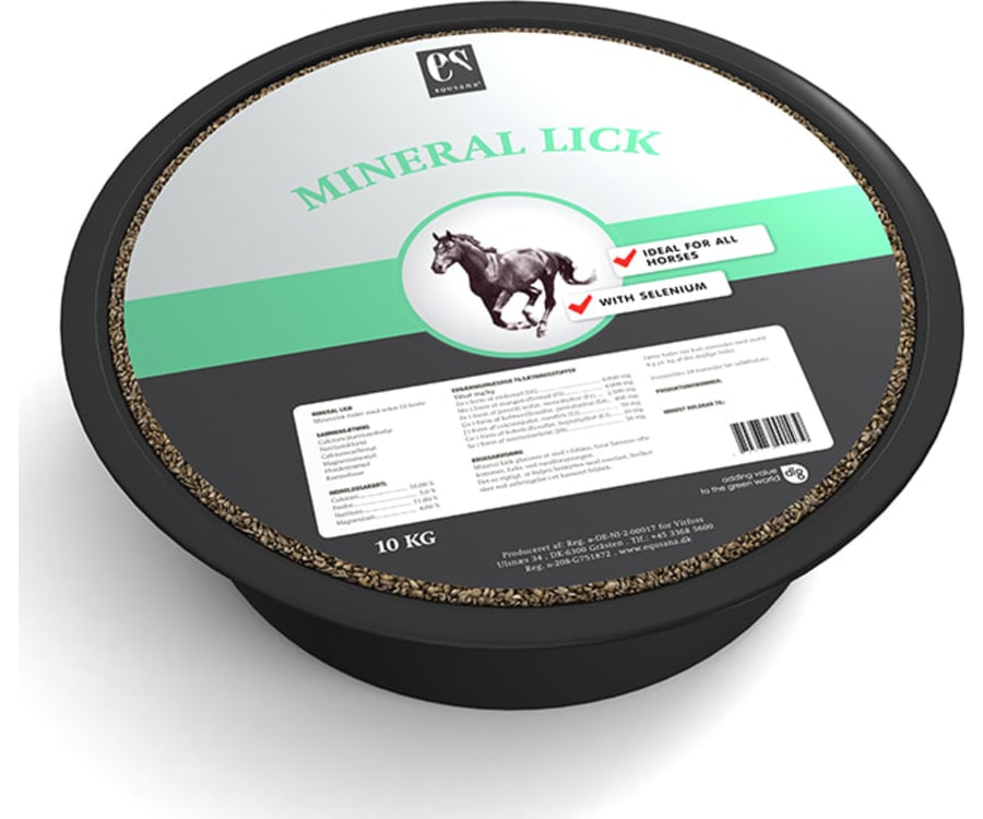 Equsana Mineral Lick er mineralsk foder med selen til heste.